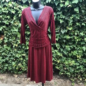 London Times v-neck, ruched waist, wrap, RED